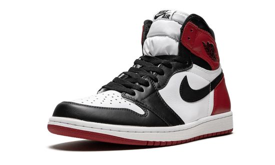 Air Jordan 1 Retro High OG “Black Toe” 555088-125